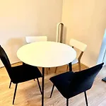 شقة Brand New Center Downtown Apartment, Brauer - Self Checkin